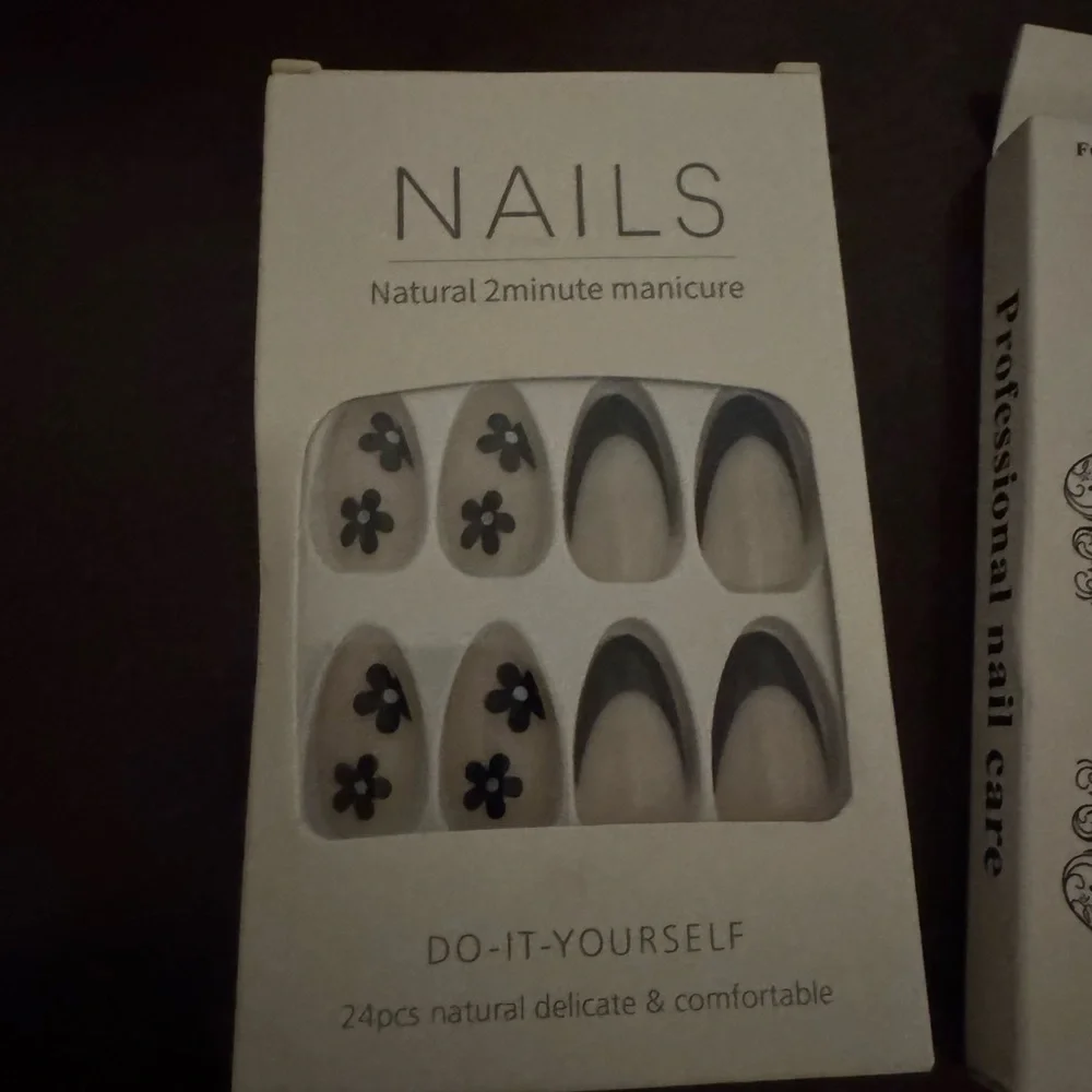 Collection - Pink Nail Set - Picture 2 of 4